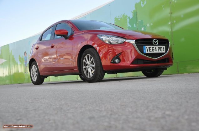 All-new 2015 Mazda2 1.5 90PS SE-L Nav full road test review evaluation report, freelance motoring blogger automotive journalist Oliver Hammond, wallpaper gallery photo - front 34